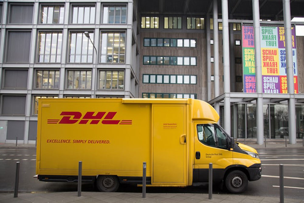 dhldeliverytruck-img